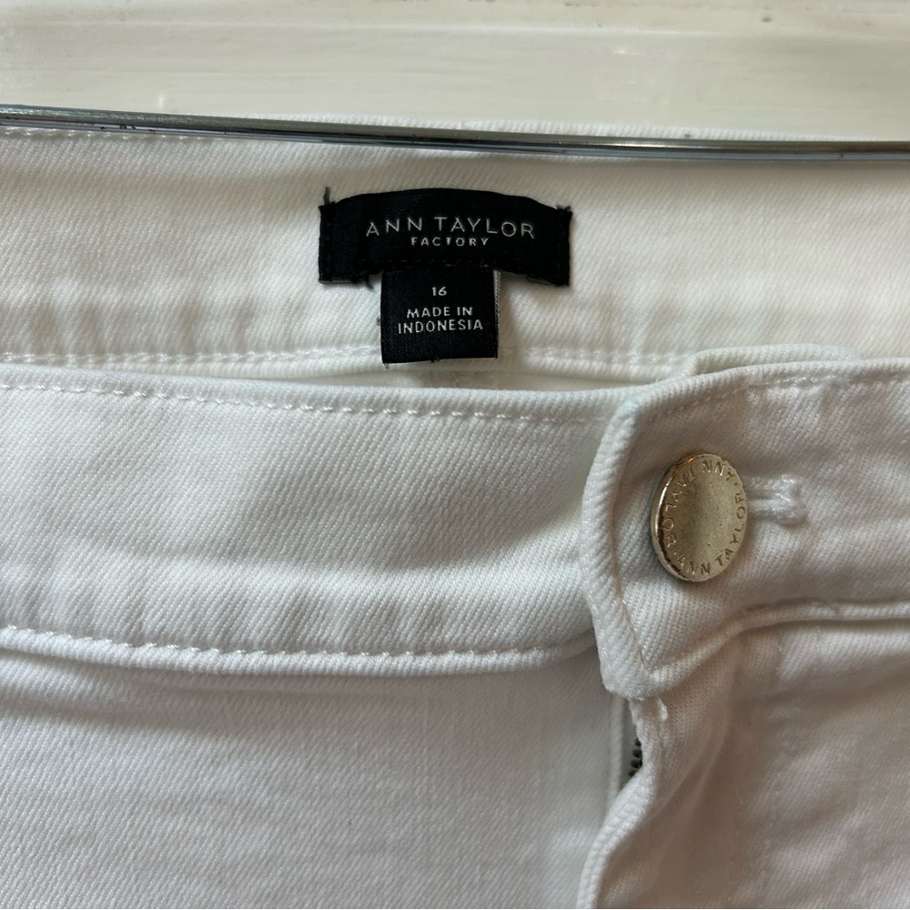 Ann Taylor White Straight Leg Jeans Plus Size 16 - Picture 3 of 5